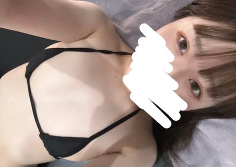 お疲れ様です！19:00-23:00麻布十番ルームで出勤してますっ
週初めひよが癒します♡

お誘い待ってます💍