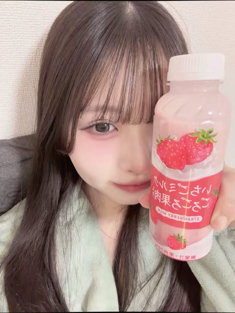 いちご好きなの知ってくださって、差し入れくれました、、😭本当に嬉しい〜‼️‼️‼️❣️❣️❣️ありがとう😻
他のも大事に
