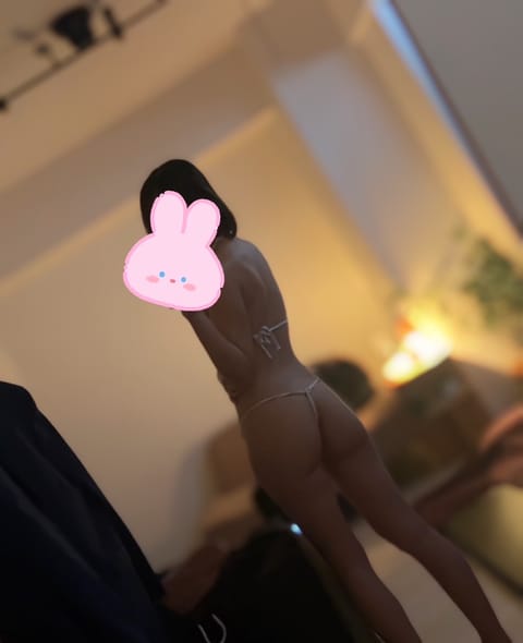 今日はマイクロビキニは白でした🤍