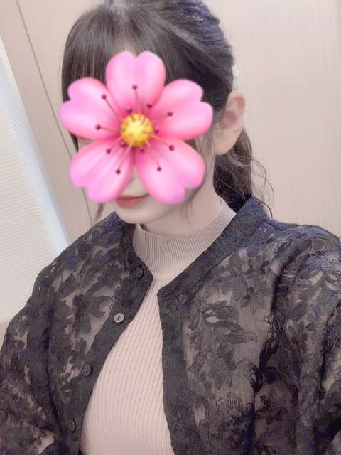 こんばんは、あみです🌸✨

急きょ明日14:00 〜 19:00でサードプレイス出勤いたします🐰❤️

平日のお昼だけど
