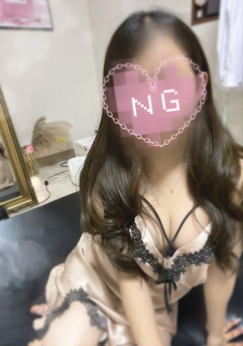 Sweetゆなですಇ

本日　24時〜26時まで静岡店出勤してます☺︎

この髪色に戻したくて悩んでるんだぁ🥺

ご予約