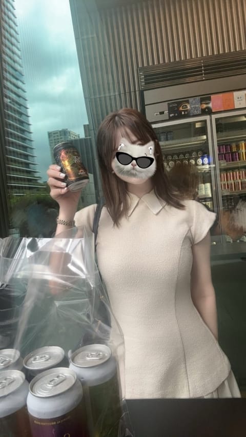 先日、虎ノ門の宇宙ビールへ行ってきました🚀🍺

色とりどりの缶がずらりと並んでいて、

眺めているだけでも楽しい……！
