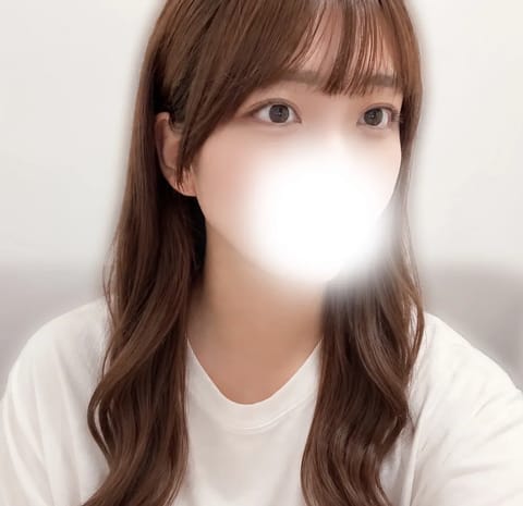 こんにちは🔆‬

本日20時まで出勤します！
外暑すぎて少し歩くだけでも溶けそう、、🫠
皆さん体調にはお気をつけください