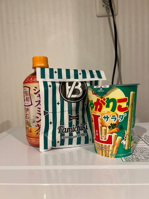 しおりです🧏🏻‍♀️

次の出勤は29,30日です🧏🏻‍♀️
年内最後ですっ
是非来てネ🍀*゜

写真はこの間の差し入れ