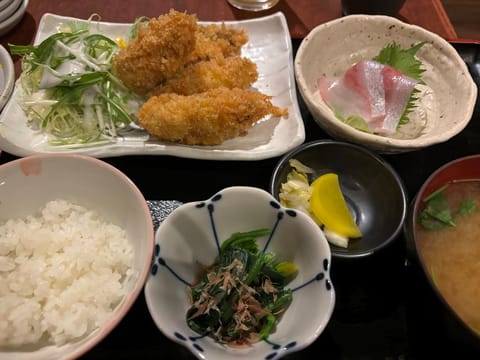 本日恵比寿にて
久しぶりに昼間出勤です🙋‍♀️
21時まで！
ぽかぽかで嬉しいですね😳🧡
ひとりランチ好きの私は
大好き