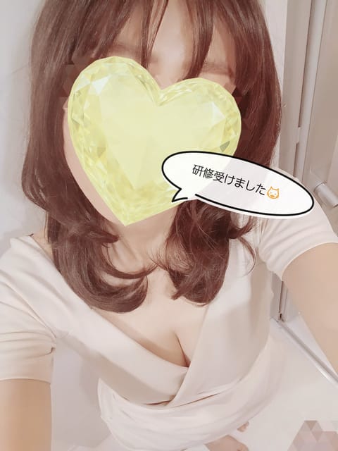 とってもキレイな研修ルームで
キレかわなお姉様と二人きり..
いろいろ♡教えて頂きました😳
なんて🩷 
(声も可愛いい~