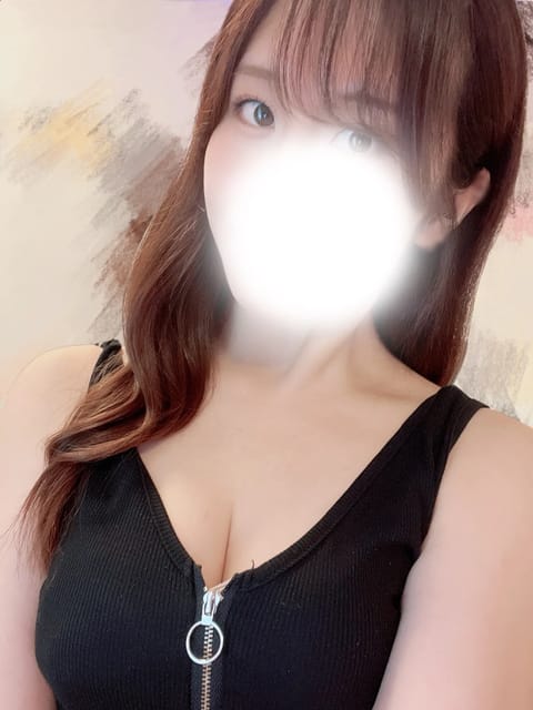 出勤です🍀* ゚
去年より涼しい日々で嬉しい☺️
夏だしスイカが食べたい季節🍉

早い時間空いてますよん🫶
今日もよろし