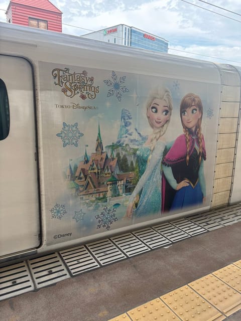 新幹線乗ったら、たまたま選んだやつがファンスプ仕様になってた🏰🎀
駅に停まる時の音楽まで💓
早くディズニー行きたぁい！！