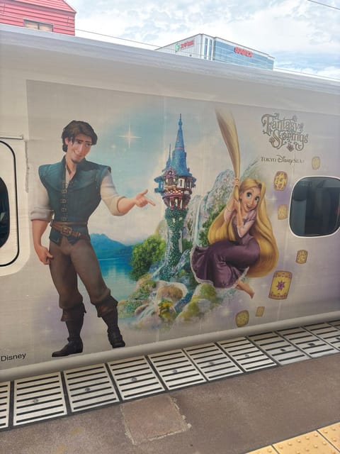 新幹線乗ったら、たまたま選んだやつがファンスプ仕様になってた🏰🎀
駅に停まる時の音楽まで💓
早くディズニー行きたぁい！！