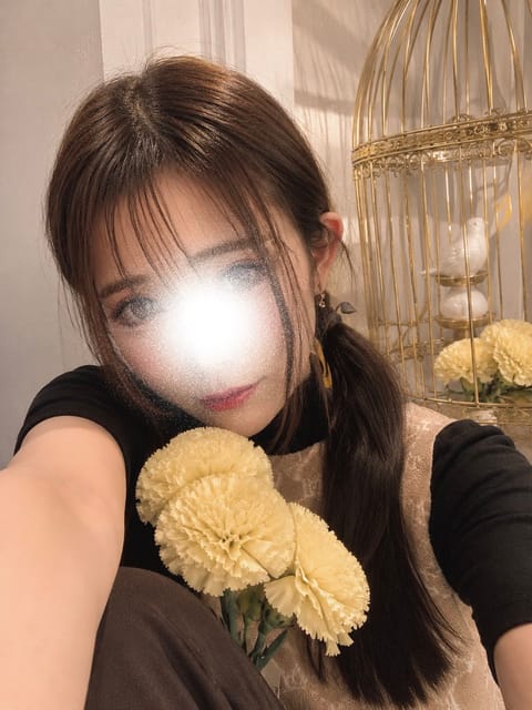 母の日なので、黄色いカーネーションを。💛

羽ばたけない籠の中の鳥として大事に育てられた記憶を添えて。

【 yello