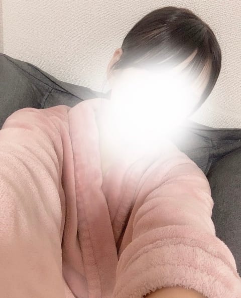11:00〜

お昼からです🫣💗

スタートからご予約ありがとうございます！
今日は雨なので足元お気をつけてお越しくださ