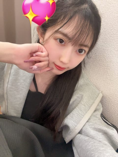 今日20時から出勤なので、ぜひ遊びに来てください😳💕