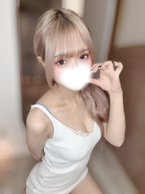 最近暑いね〜😭☀️
夏バテならないように気をつけてくださいね（ ;  ; ）

髪色次どうしようかなあ、迷います、、、💭