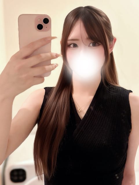 最後の最後にパネル変えようか迷ったんだけど変えないことにした😂
昨日撮った写真⬇️不採用だけど
17日まで10時〜27時