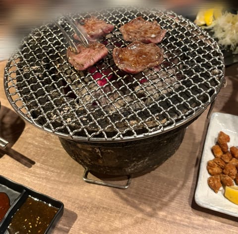 こんばんは🌙*.｡

こないだお友達と焼肉食べに行って来ました🤤🥩🔥タンが分厚くてちょーおいしかったの!!🥺
久しぶりの