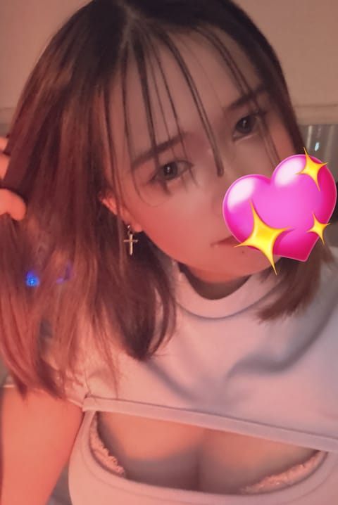 お部屋にいます♪

本日は16時から翌日5時まで出勤してます！
事前予約ありがとうございます！
16時15分から23時4