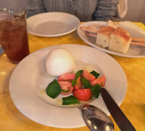 チーズとトマトはなんでこんなに合うのか。。
美味しかった🧀✨

お友達に、どこどこ行きたいな〜と言うとその場で諸々調べて