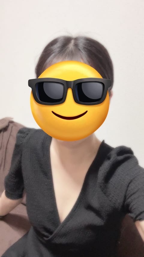 今日10時から15時まで出勤してます！

最近食べすぎて体重が、、、、
でも幸せ☺️