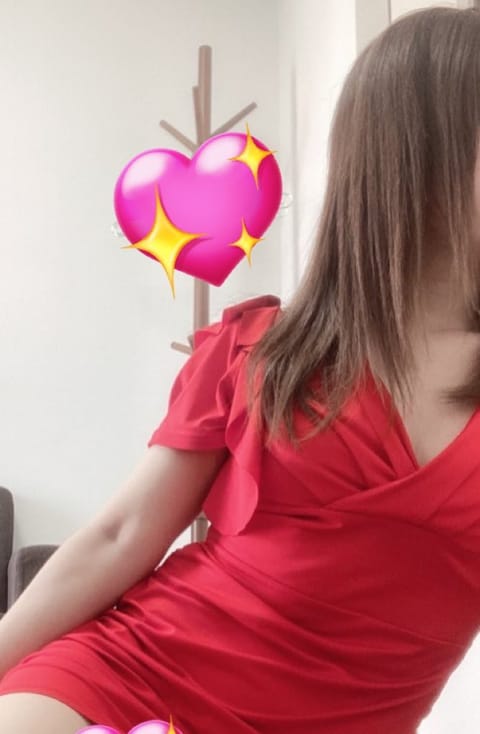 本日24:00〜ラスト少しですが入ります🩷次回まだ未定😿暖かいオイルマッサージで癒されませんか？マッサージ経験あるので頑