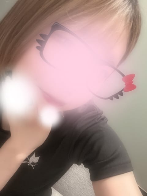未莉お部屋到着です！
本日は15:00〜23:00です❣️
なぜか最近焼肉食べたい欲がすごくて、、
でも焼肉1人で行く自