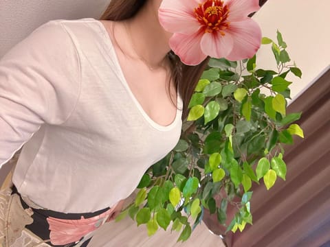 出勤してます〜！
本日もよろしくお願いしますっ·͜· ❤︎

お休みの方もお仕事の方も
また1週間頑張るために癒されに来