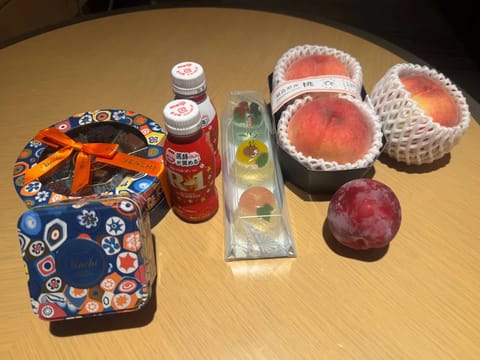 お土産沢山ありがとうございます😊😊😊
🍑が🥧より大きかった😳
私の🥧はプラムサイズ_φ(･_･メモメモ