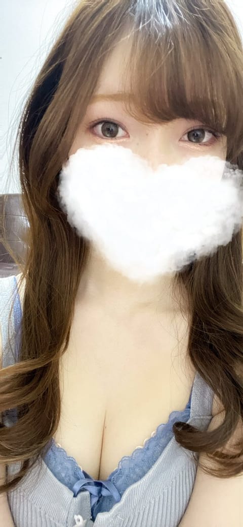 おはよう〜
今日は渋谷で10-15時です🍒
11:45〜ご予約可能です！待ってるね🙂‍↕️ ♡