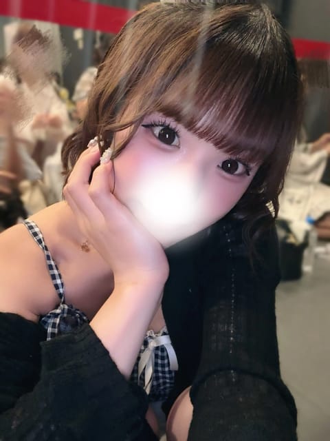 本日出勤です♥️
既にたくさんのご予約ありがとうございます⭐
残り僅かですがご予約お待ちしてます♡