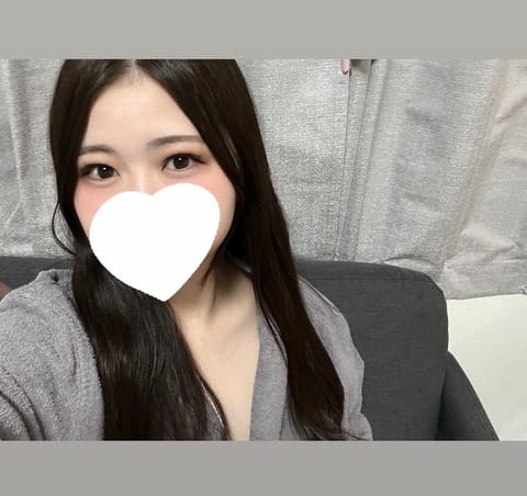本日出勤してます！

今日はあたたかいですね！
私はついに花粉症なったかも、、、みんなも体調気をつけてくださいね🤧