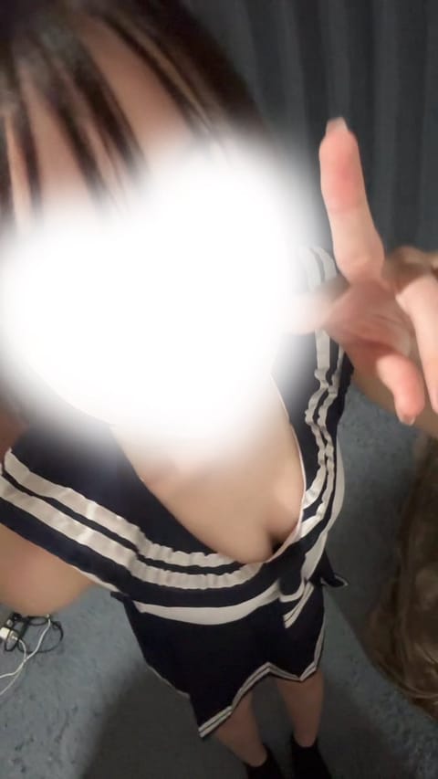 本日も出勤してます！！

GWはゆっくり休めましたか🥺
後半がお休みの人もいるのかな
今日はちょっと暖かくて過ごしやすい