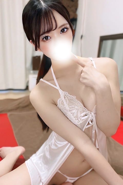 8月25日〜30日まで静岡のEden
でお世話になります🤍
えまです！♡♡♡
たくさん癒すので会いにきて欲しいなーっ😌🤍