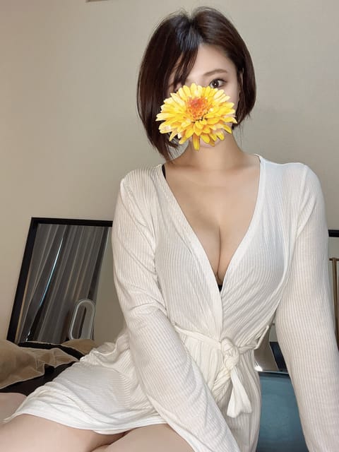 先週もリピ様、初めまして様ありがとう😊
ルレーヴの仲良し様も増えてきて嬉しい♫
☘️今週のシフト☘️
20(月)19:0