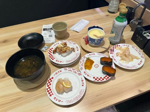 スシロー🍣に久しぶりに行ったら
タッチパネルで感動っ！！🥺🥺

７皿と茶碗蒸しとお味噌汁で
お腹いっぱいになりましたっ♥