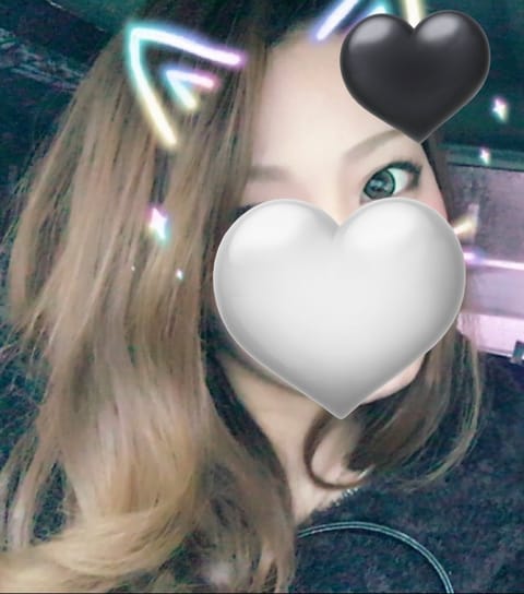 こんにちは〜❣️
昔この髪型この髪色してる時が1番周りのウケよかったな〜。。。今黒髪セミロングくらいなんだけどどっちの方