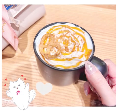 キャラメルメルトらて？
みたいなの甘々でおいしかった🥨˖*
シュークリームの飲みたかった..