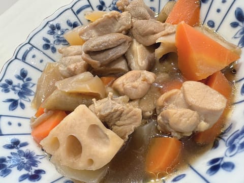 最近和食ブームで2日連続筑前煮作っちゃった🥕笑

昔は好き嫌い多すぎてこんなに色々入ってるもの絶対食べられなかったけど人