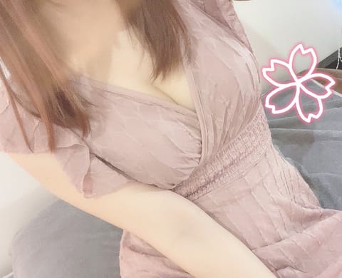 こんにちは☀︎やっと暖かくなって嬉しい🌸本日は2回目の日暮里roomです^ - ^
楽しい時間を一緒に過ごしてくれる方い