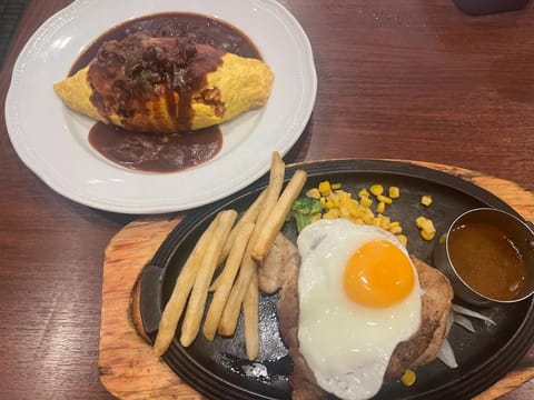 お名前プレートどうしても作りたくてソロ活ピューロランドした✌🏻✨

ロイヤルホストでプチ贅沢🤤
ピューロのご飯混み過ぎて