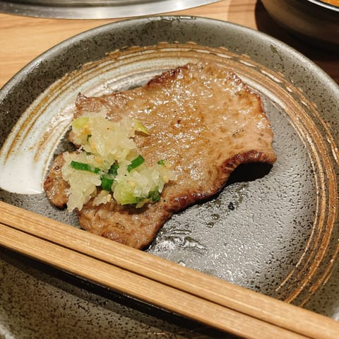 結果発表〜〜!!!!(どなり)

左が(写真1)
片面しっかり焼いて1回ひっくり返したタン👅
右が(写真2)
2秒に1回