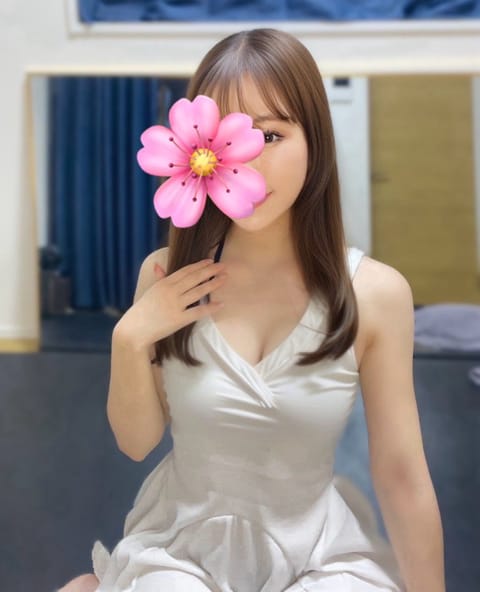 こんにちは、さくらです🌸
9/3 22:00〜朝まで出勤してます🫶
南麻布エリアのお部屋です🫧
マッサージの新しい技をち