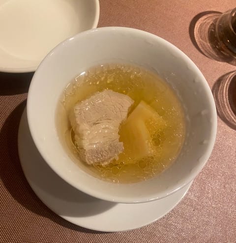 プラプラしてお部屋向かうよー🛍️
雨が降ったり止んだりしてるね🙃

写真は今日食べた中華ランチのスープ🍲
美味しすぎまし