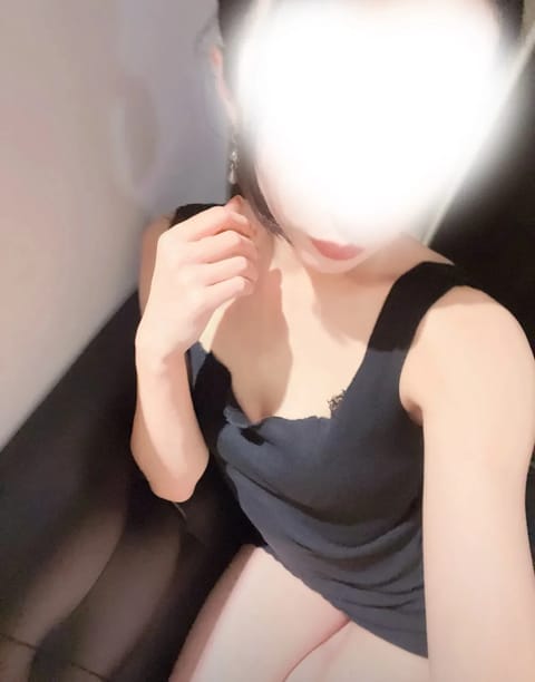 本日は13:00-20:00代々木です🕊️

ご予約お待ちしております♪
