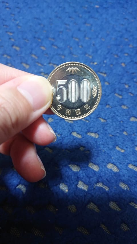 やっと令和の500円玉に会えました。

まだ新500円玉使える場所少ない見たいですね💦🥺