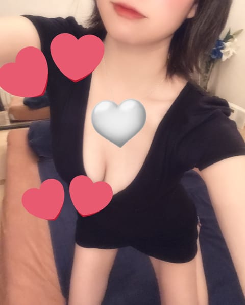 こんにちは〜❣️最近本職が忙しくて週一くらいになっちゃってます。。。（ ;  ; ）💦
本日14〜17出勤です☺️💕今月