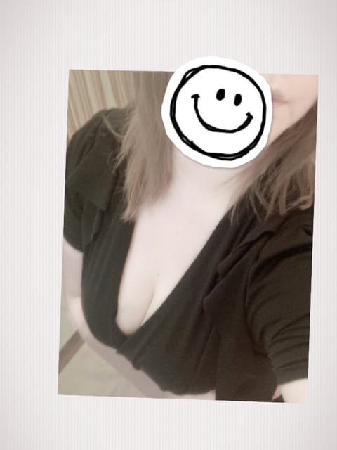 お久しぶりです、七瀬ですっ☺️☺️✨️

新しくパネル変えようかとさっきから必死に撮影してましたがどっちがいいだろうか🤔