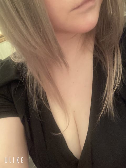 どーも七瀬ですっ(   ◜ω◝  )

出勤致しましたァ🙆‍♀️🙆‍♀️

自撮りに不慣れすぎて撮るのに何回も撮り直しし