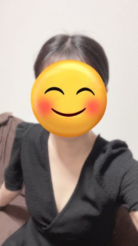 今日10時から15時まで出勤してます！

今日は風が強くて花粉がすごい☺️