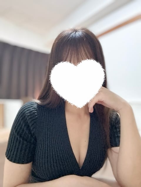 連日暑いですね〜🥵💦

明日は松戸ルームにいます！
お部屋涼しくてお待ちしてますね💕︎

🈳13:00～(最終入室16: