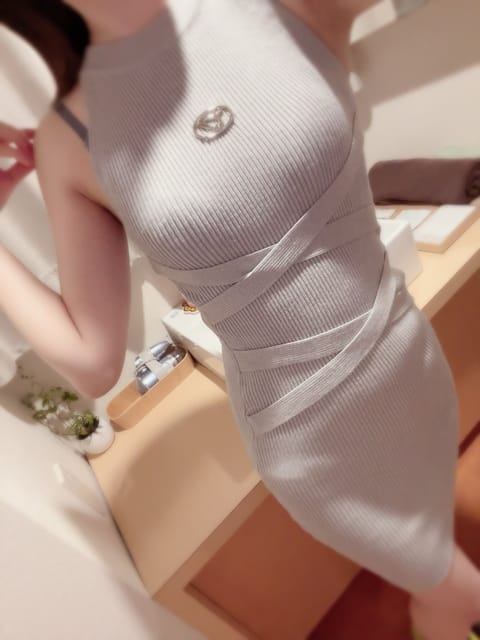 こんばんは🌙🤍お久しぶりです！
本日20:30~23:30でお部屋います(ٛ০◦০ٛ⌯)໊🎀ご予約おまちしてます！