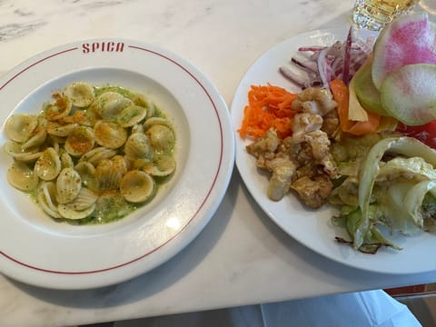 とにかく食べることが大好きですっ♡

美味しいご飯を食べるのが
ストレス発散ですっ✊🏻🩷

#グルメ　#お酒大好き　#辛